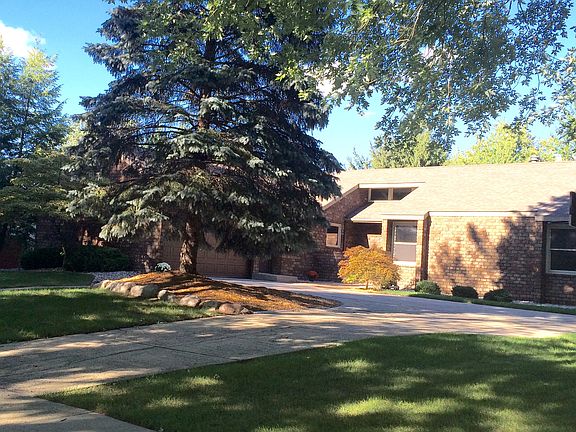 2nd image of 2430 Parkridge Dr SE