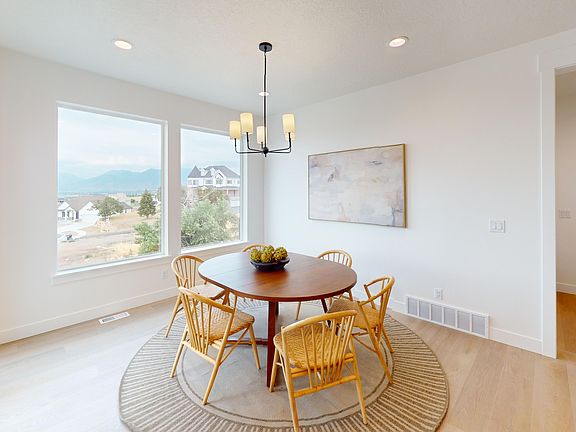 5th image of 129 E Bardsley Way #15