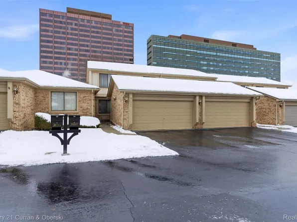 20207 Evergreen Meadows Rd, Southfield, MI 48076