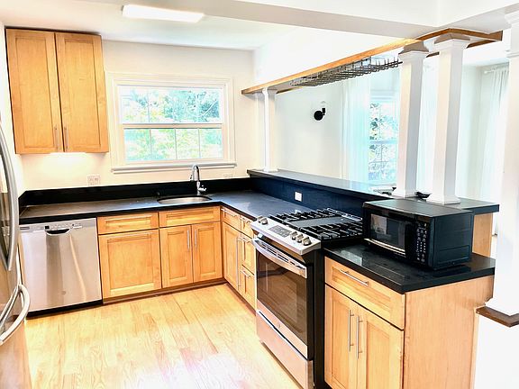 5th image of 906 Parkman Ave