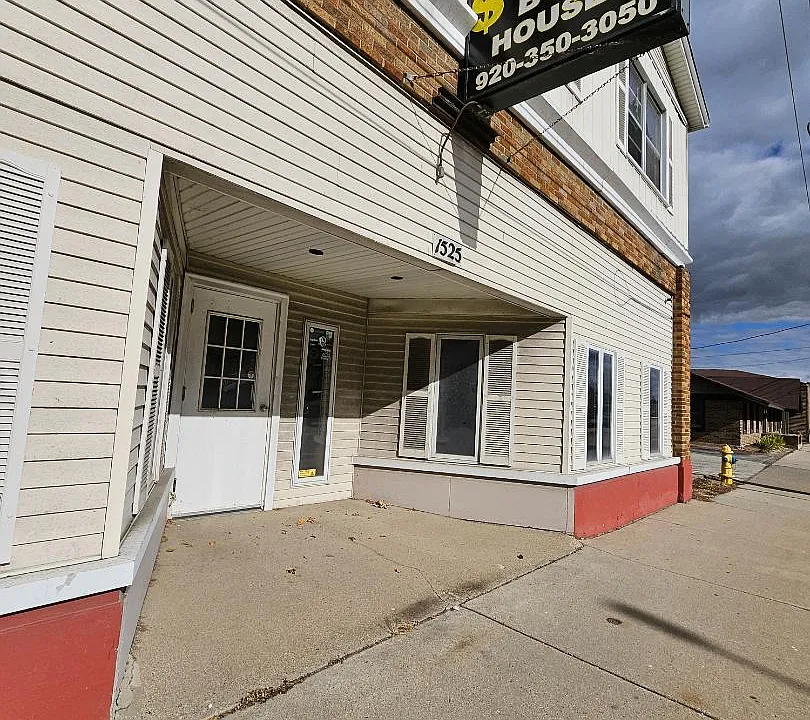 1525 University Ave #11
