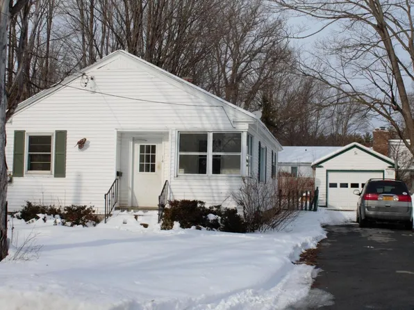 14 Hammond St, Lake George, NY 12845