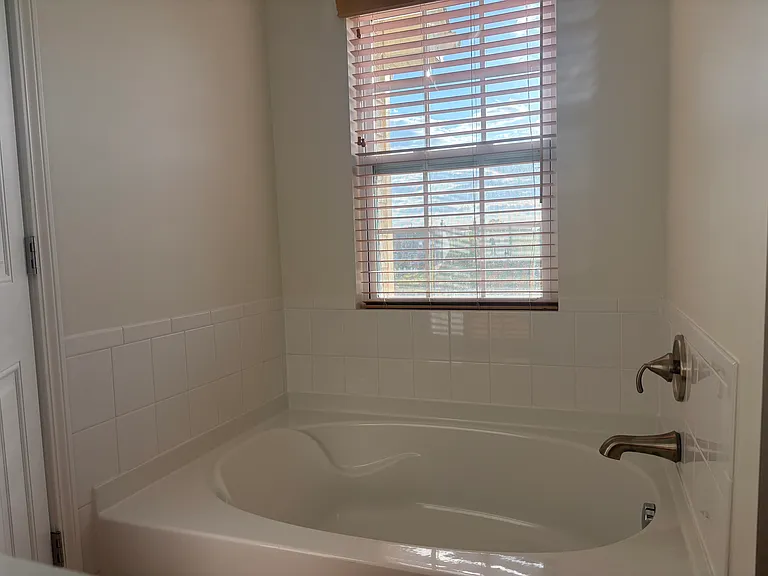 N622 Bowdish Dr — Photo 2