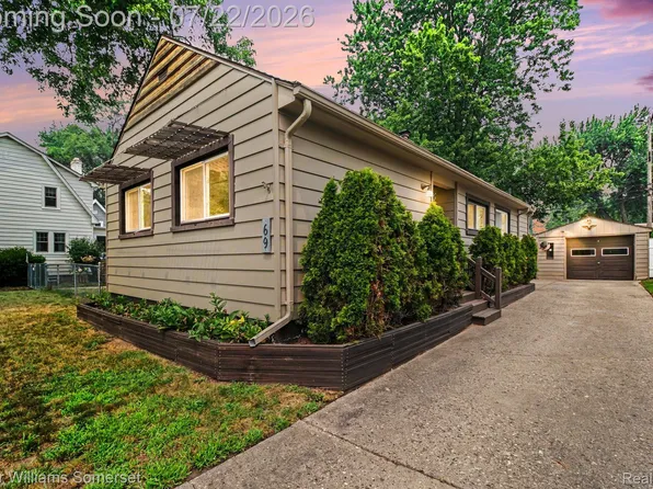 69 E Annabelle Ave, Hazel Park, MI 48030