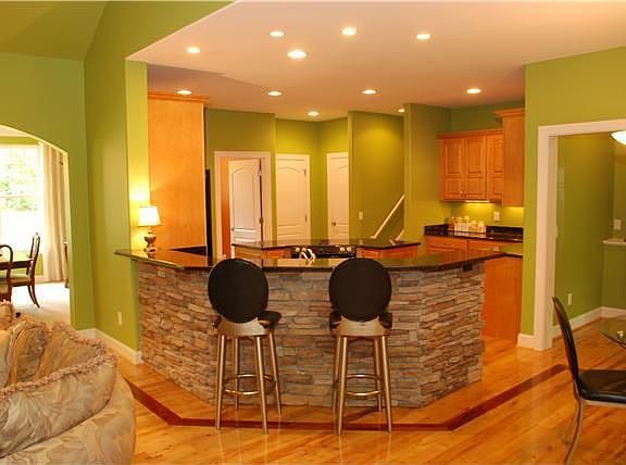 5th image of 1042 Champion Hills Dr