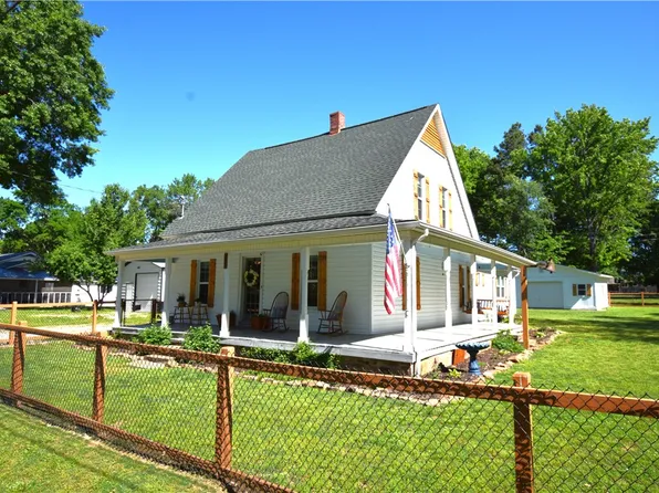 202 W Graham St, Prairie Grove, AR 72753