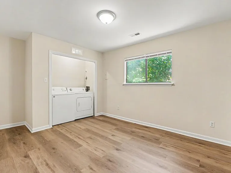 1309 Hudson Ave #C10 — Photo 9