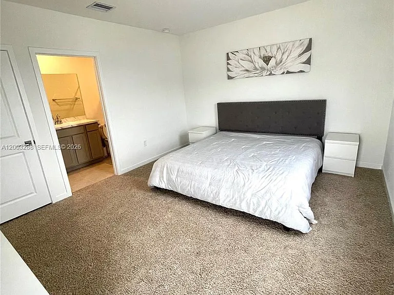 916 SE 19th St #916 — Photo 11