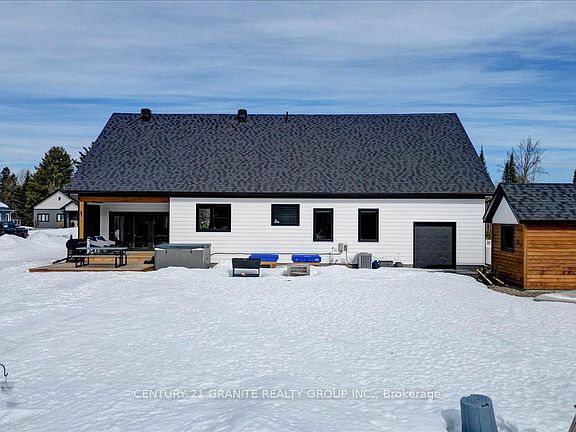 2nd image of 10 Bancroft Ridge Dr