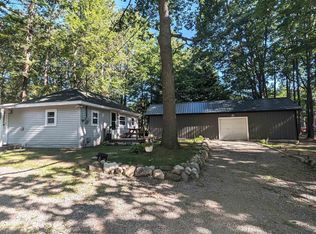 957 Ranch Rd, Indian River, MI 49749