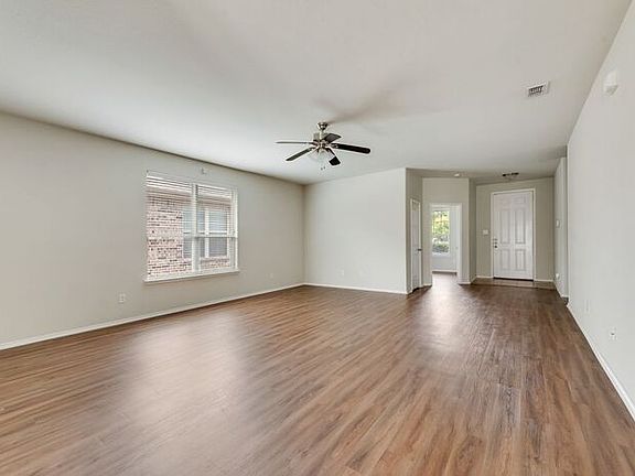 4th image of 1733 Oak Glen Dr