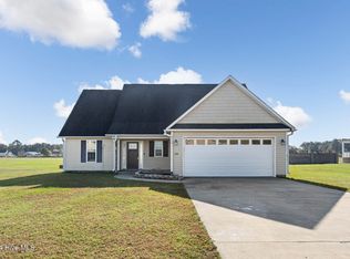 114 Cherry Grove Dr, Richlands, NC 28574