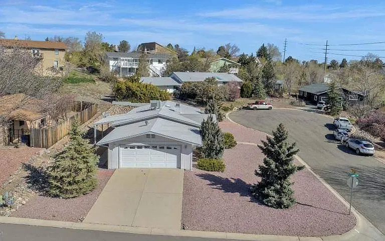 1602 Luna Ct — Photo 1