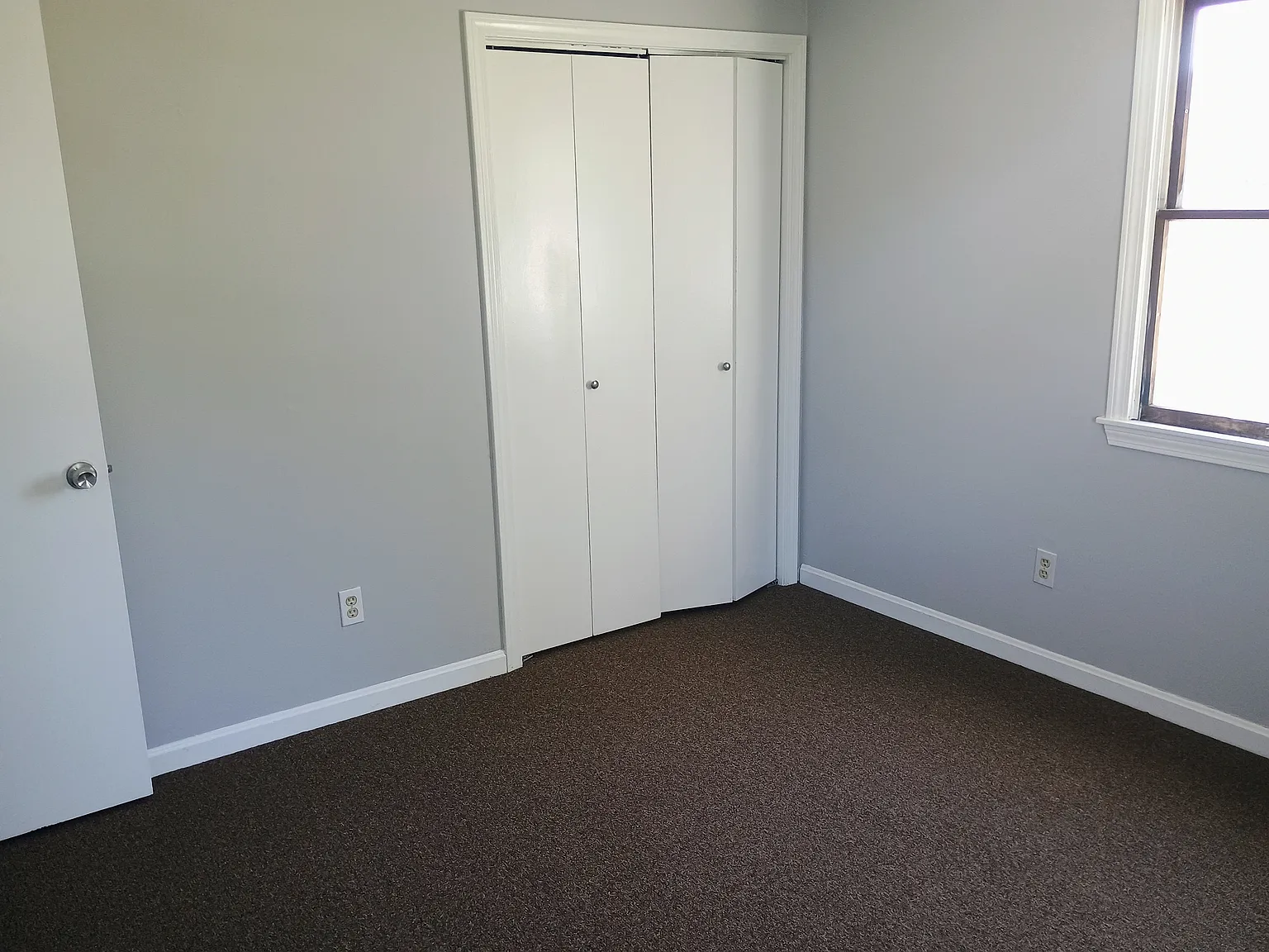 3 bed, 1050 sqft, $2,565 — Photo 3