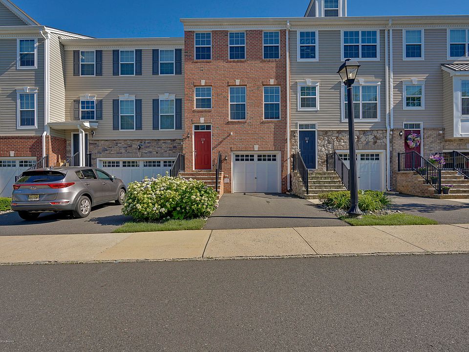 1st image of 329 Princeton Ct