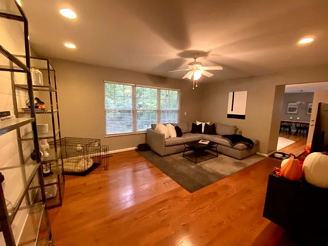 4 bed, 2077 sqft, $2,700 — Photo 3