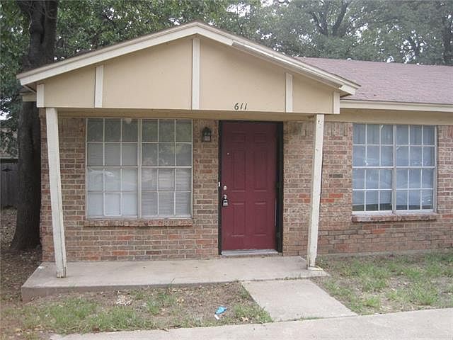 1st image of 611 McQueary St