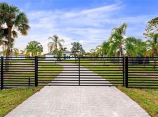 687 23rd St SW, Naples, FL 34117