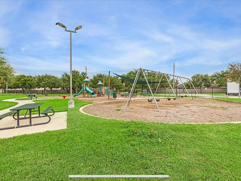 3039 Boxwood Springs Ln — Photo 22