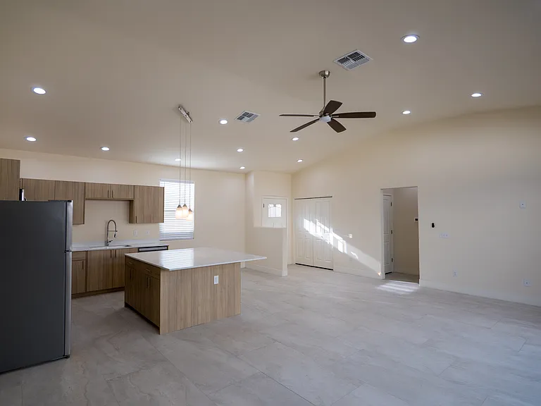 1620 E Hedrick Dr #1 — Photo 4