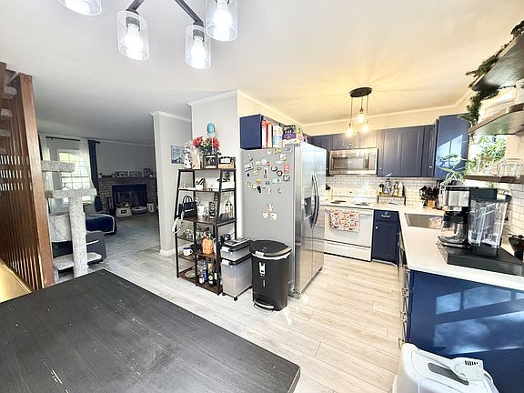 3rd image of 3200 Azalea Dr