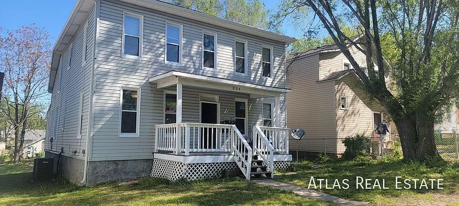 Open and renovated 1 bedroom-coming soon! — Photo 1