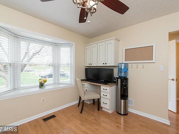 3rd image of 47 Oak Crest Ct