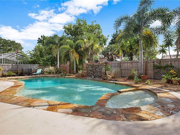 2nd image of 2823 Montmart Dr