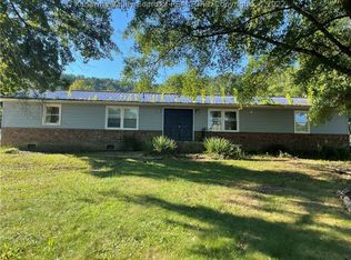 102 Blue Grass Ln, Hurricane, WV 25526