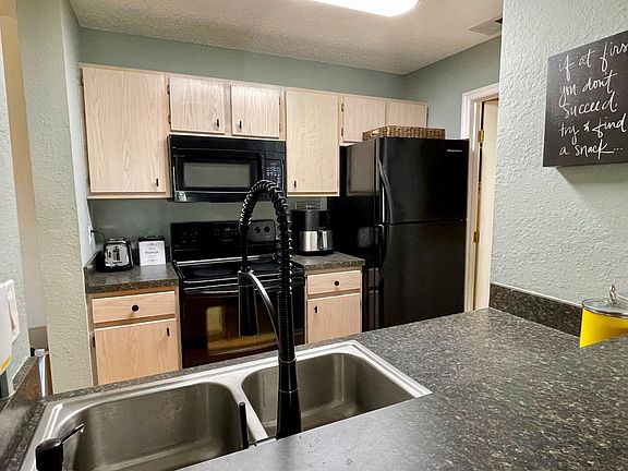 4th image of 3705 SW 27th St APT 1113