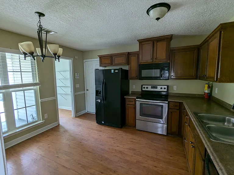 202 Augusta Way — Photo 2