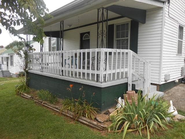 1st image of 509 NE Broadview Dr