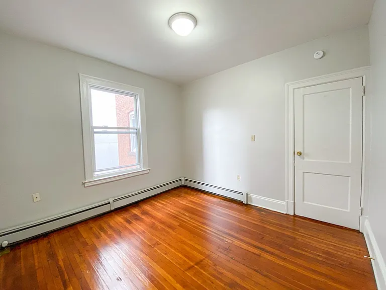 291 Buckingham St / Luca Investments LLC — Photo 41