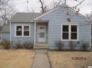 2400 SW Beverly Ct, Topeka, KS 66611