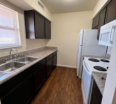 3rd image of 801 N Willie L Miner Ave #D-3