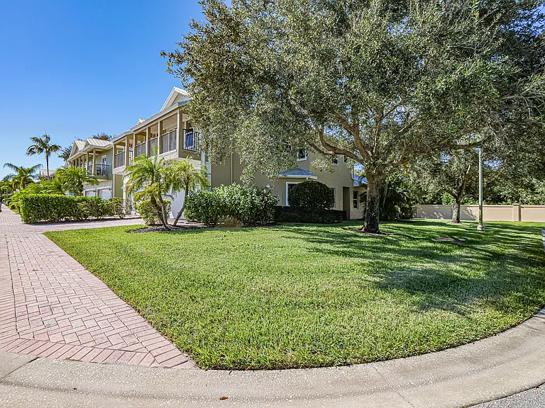 1965 Bridgepointe Cir #84 — Photo 43