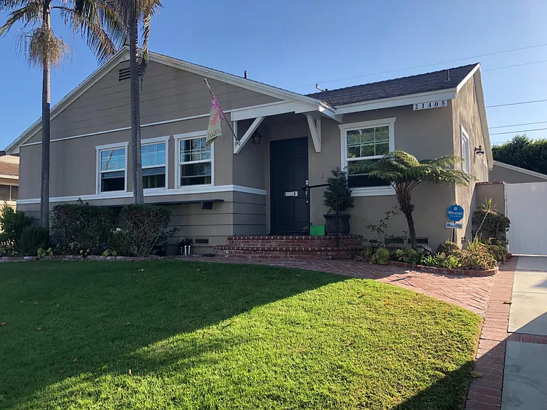 21405 Evalyn Ave — Photo 1