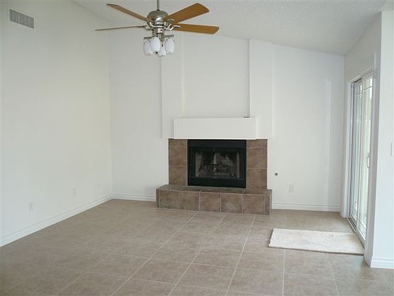 5th image of 3725 N Torrey Pines Dr