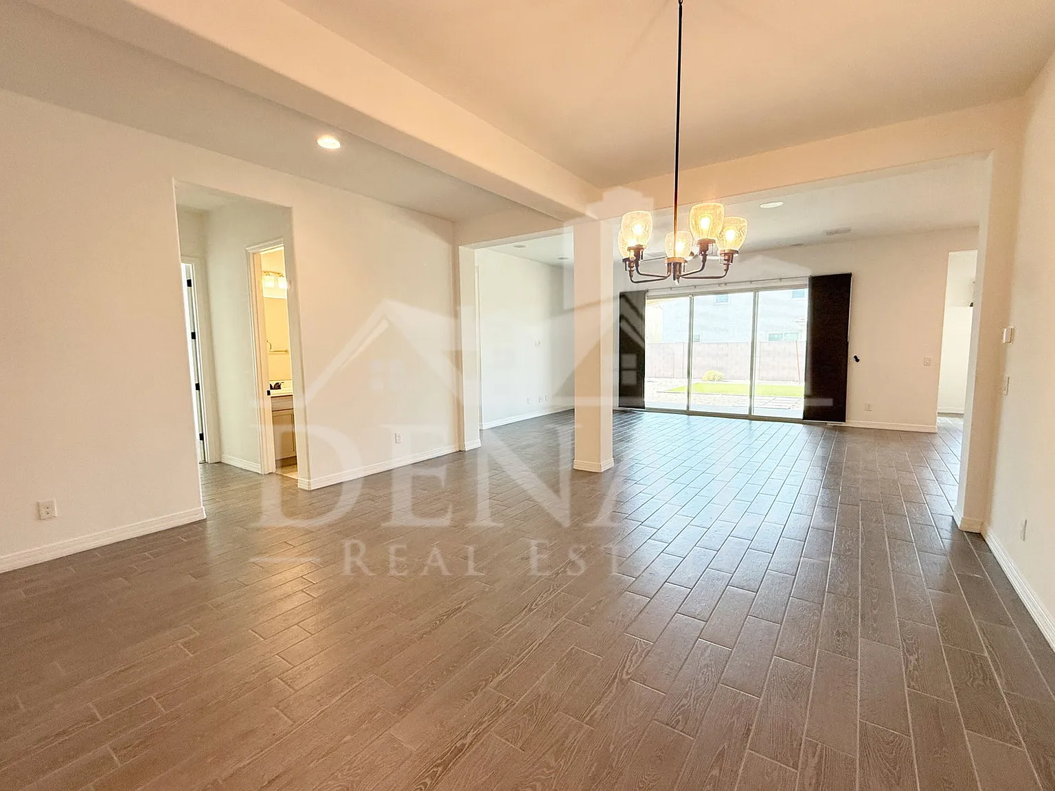 4 bed, 3.0 bath, 2455 sqft, $2,595 — Photo 4