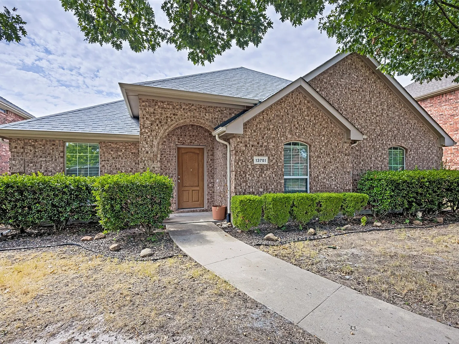 3 bed, 2.0 bath, 1886 sqft, $2,625 — Photo 2