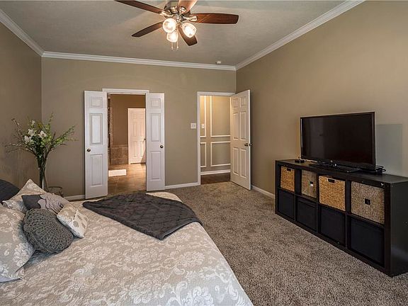 4th image of 3618 Shady Village Dr