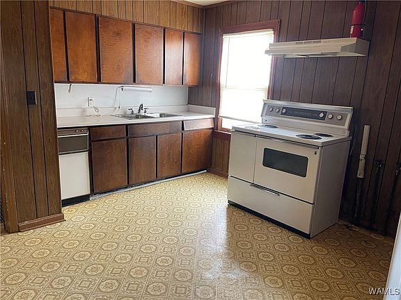 3rd image of 73 Juanita Dr