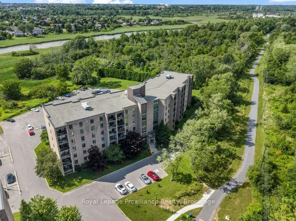 358 Queen Mary Rd #509, Kingston, ON K7M 7E8