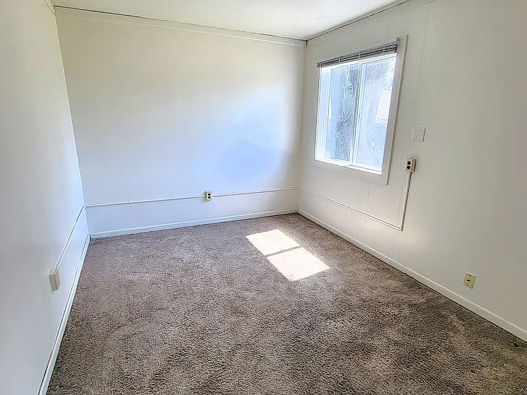 518 E Walnut St #1/2 — Photo 10