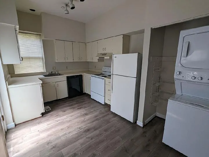 2210 Menard St #1F — Photo 9