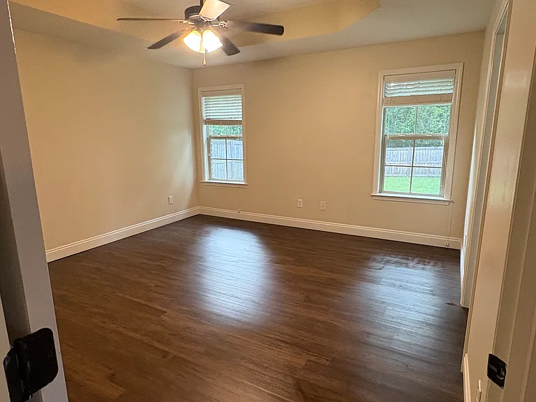 986 Tudor Ln — Photo 12