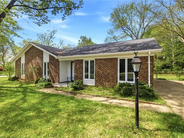 5401 McNairy Dr, Greensboro, NC 27455