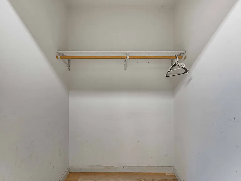 916 S 16th St — Photo 15