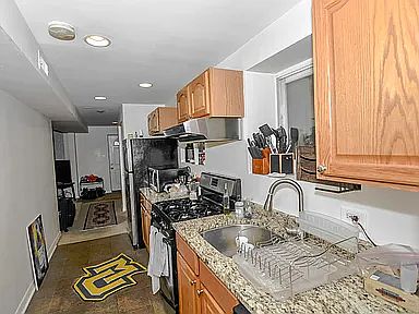 3rd image of 2517 N Ashland Ave #G