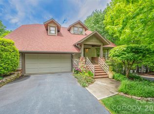 4 Lacoste Dr, Hendersonville, NC 28739